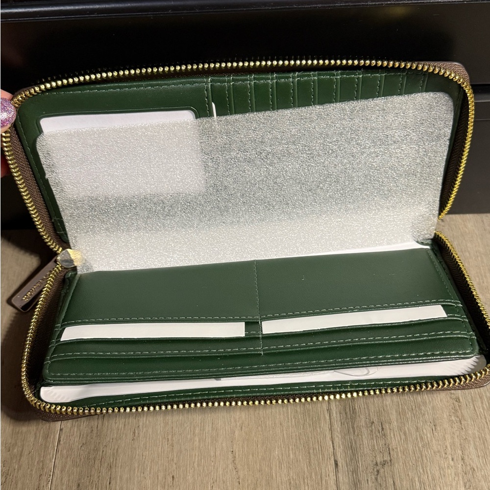 Michael Kors Wallet - Picture 3 of 6